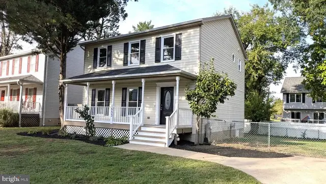 1533 Mayfield Rd, Edgewater