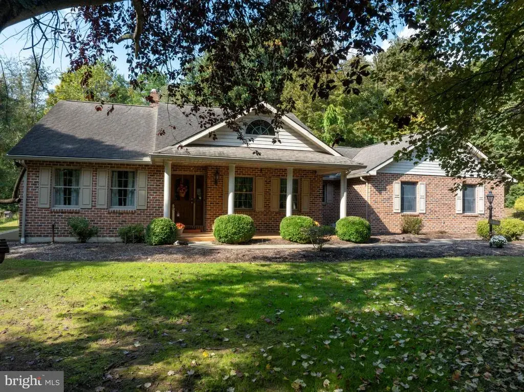 105 Walnut Ln, LEWISTOWN