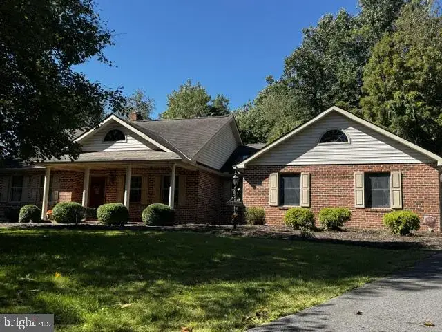 105 Walnut Ln, Lewistown