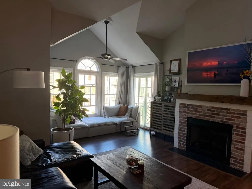 12205 Fairfield House Dr #600b, FAIRFAX