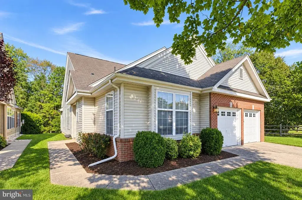 772 Westminster Dr N, SOUTHAMPTON