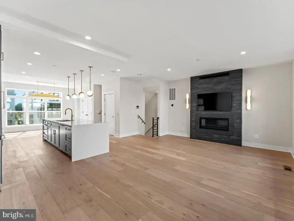 2015 Tysons Ridgeline Rd, FALLS CHURCH