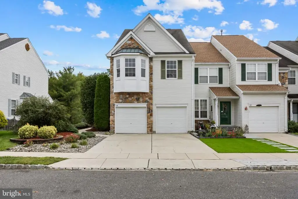 64 Threadleaf Ter, BURLINGTON