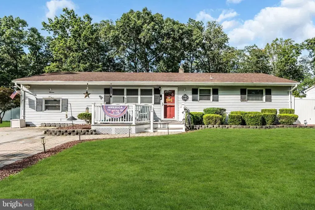 13 Clark Dr, HOWELL