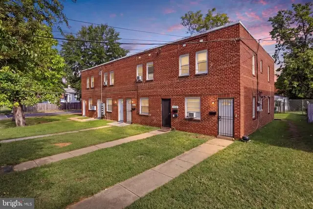 4706-4710 Quarles St Ne, Washington