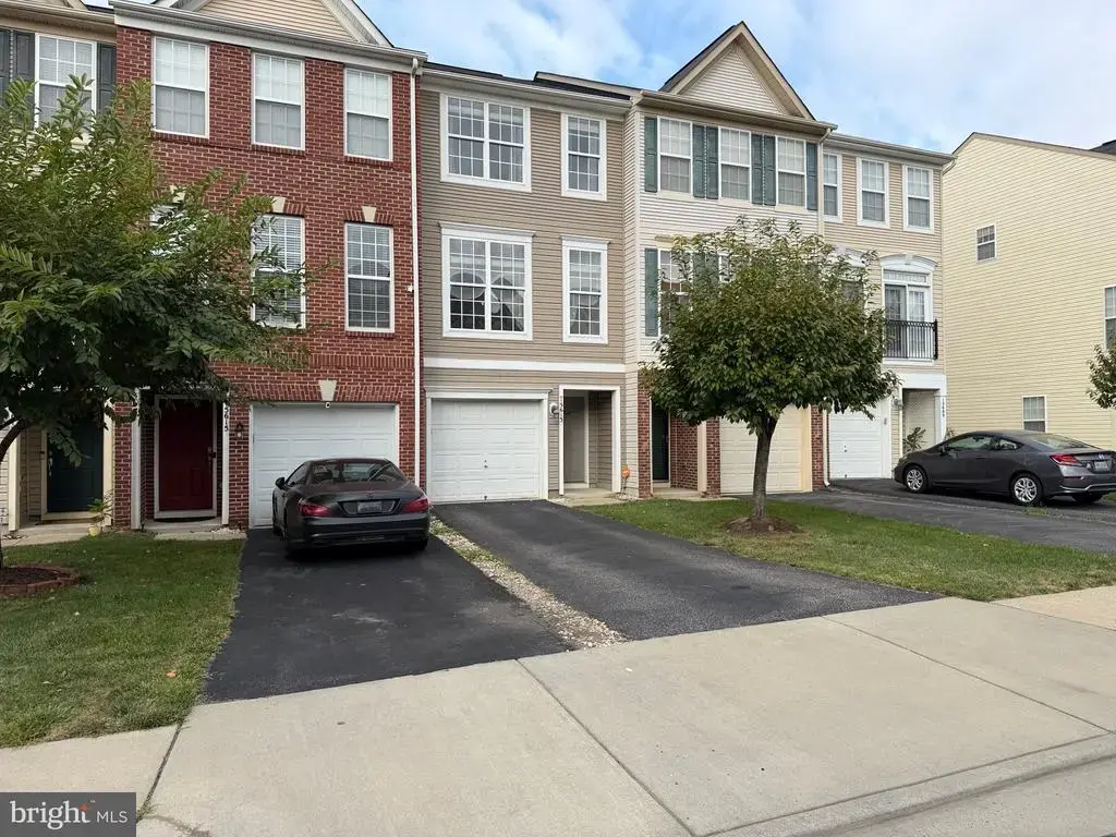 15613 John Diskin Cir #208, WOODBRIDGE