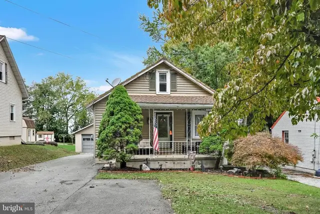 261 W Poplar St, Fleetwood