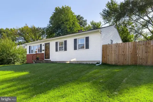 24 Hickory Ln, Dover