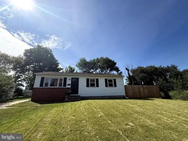 24 Hickory Ln, Dover