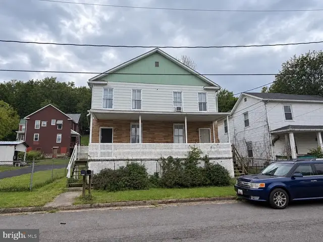 928 Glenwood St, Cumberland