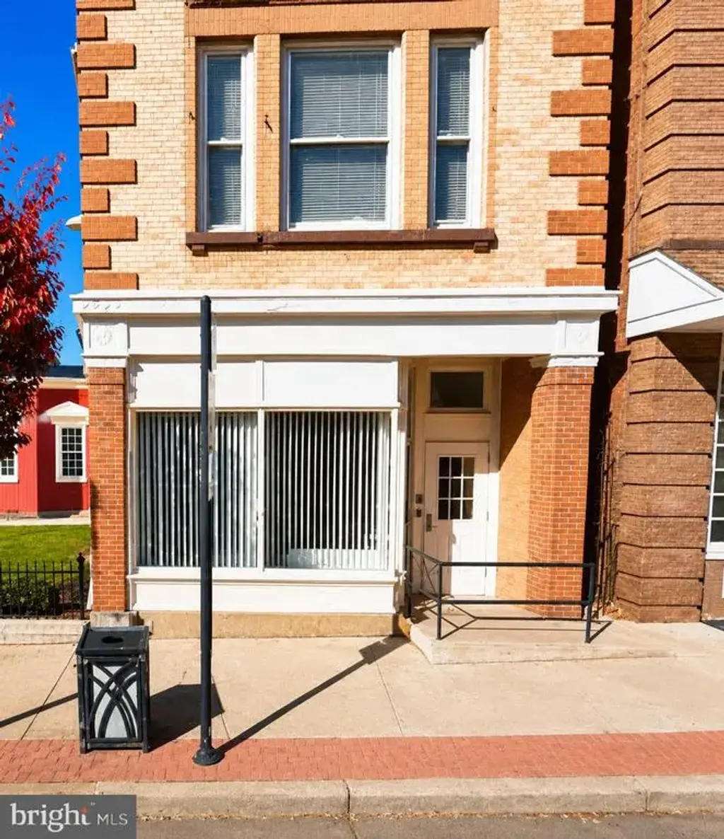 104 E Washington St, CHARLES TOWN