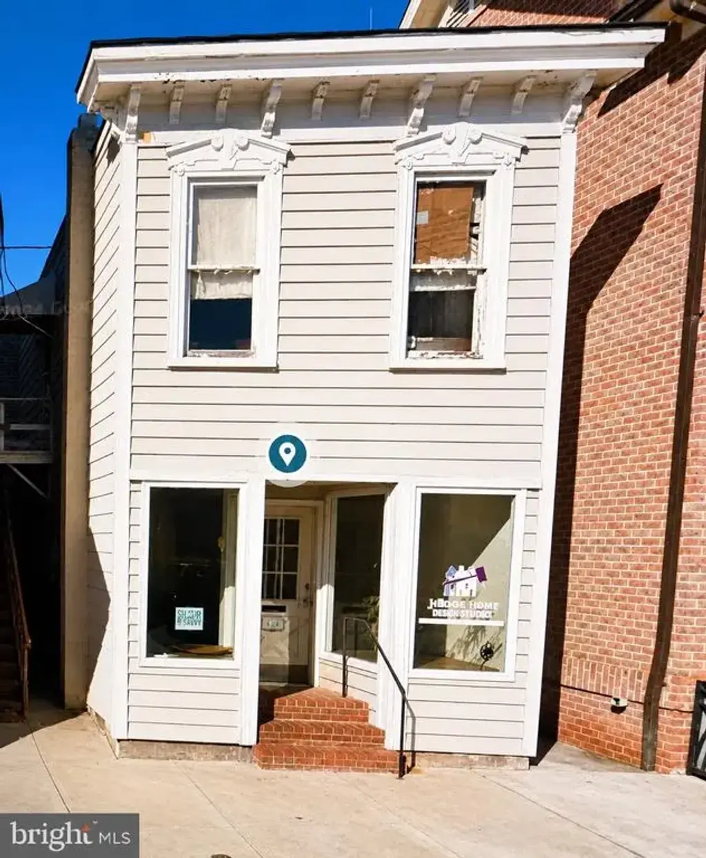 114 E Washington St, CHARLES TOWN