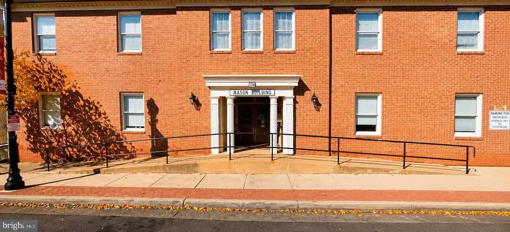 116 E Washington St, CHARLES TOWN
