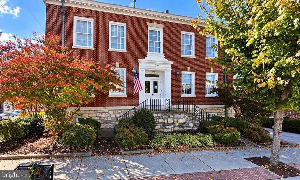 120 S George St, CHARLES TOWN