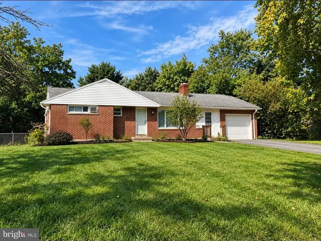 1184 Fairmont Dr, HARRISBURG