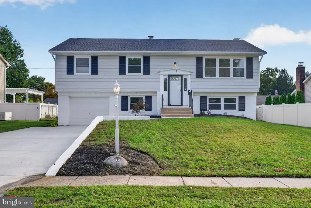 10 Cobblestone Rd, CHERRY HILL