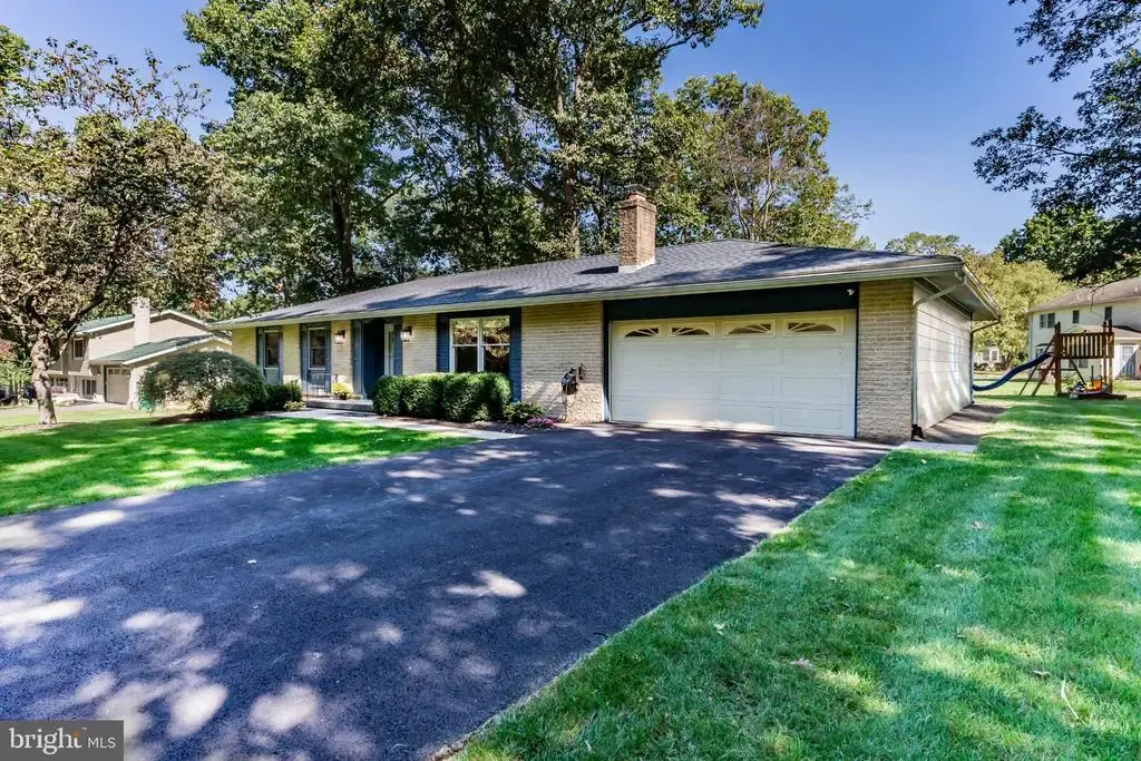 6505 Fairway Dr W, FAYETTEVILLE