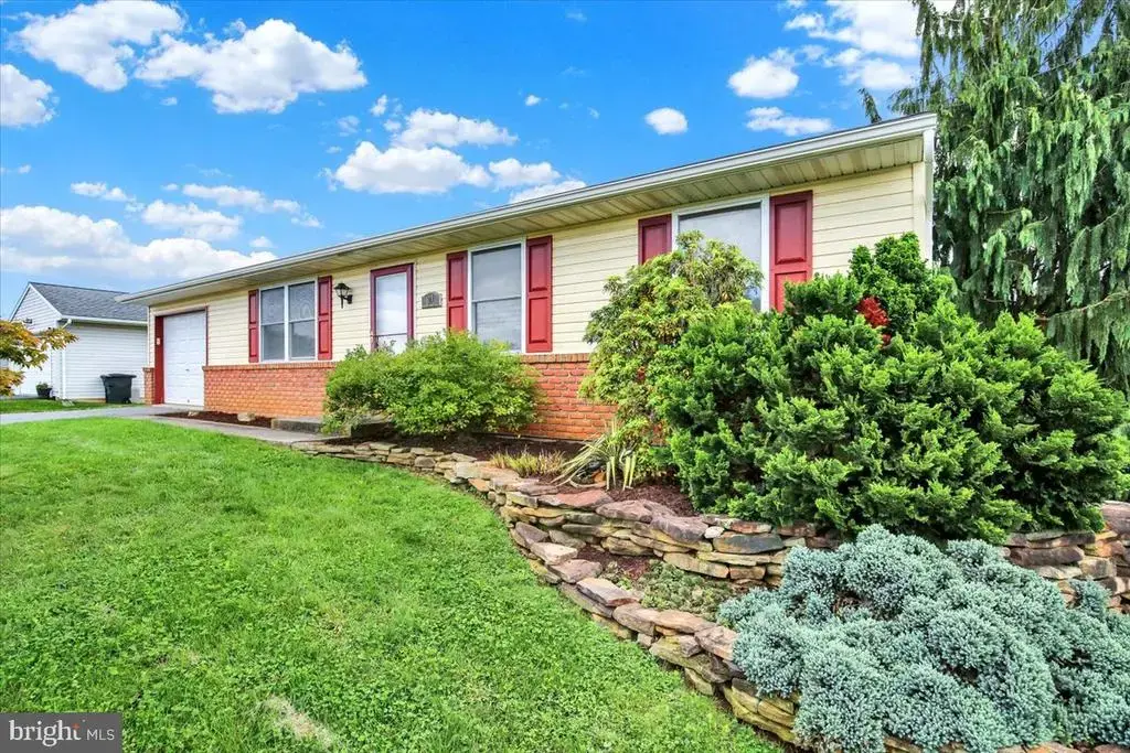 124 Treeline Dr, NEWMANSTOWN