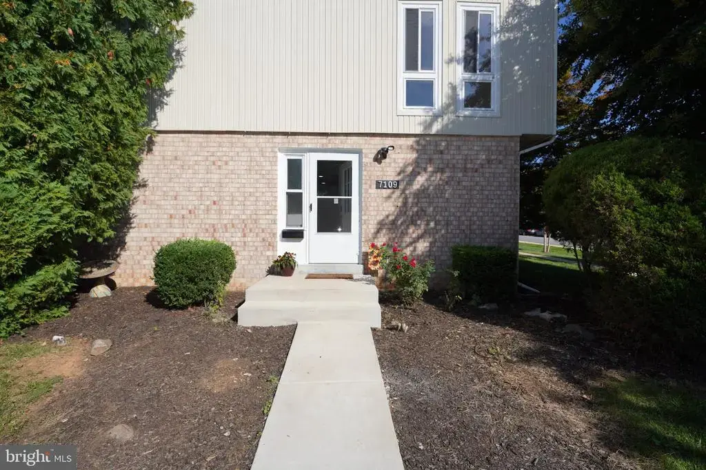 7109 Mill Run Dr #17-1, DERWOOD