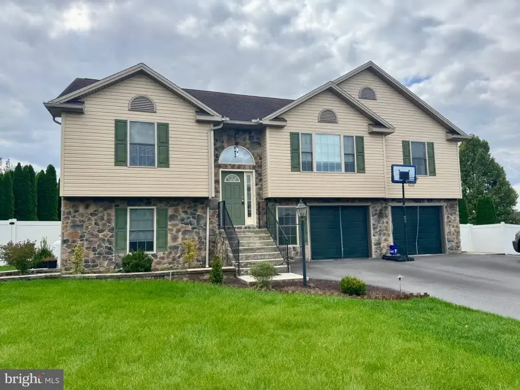 203 Grayson Cir, SHIPPENSBURG