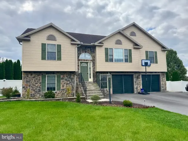 203 Grayson Cir, Shippensburg