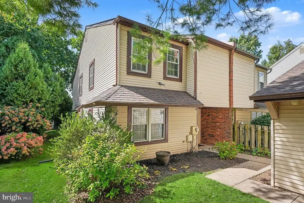 42 Stacey Dr, DOYLESTOWN