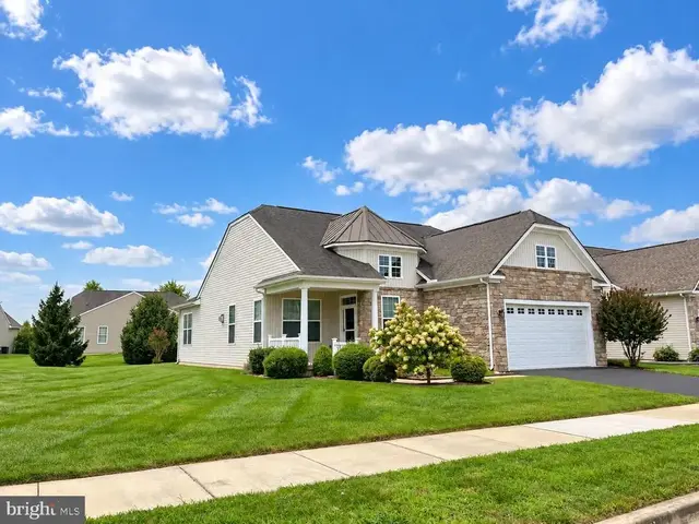 405 Topiary Ln, Middletown