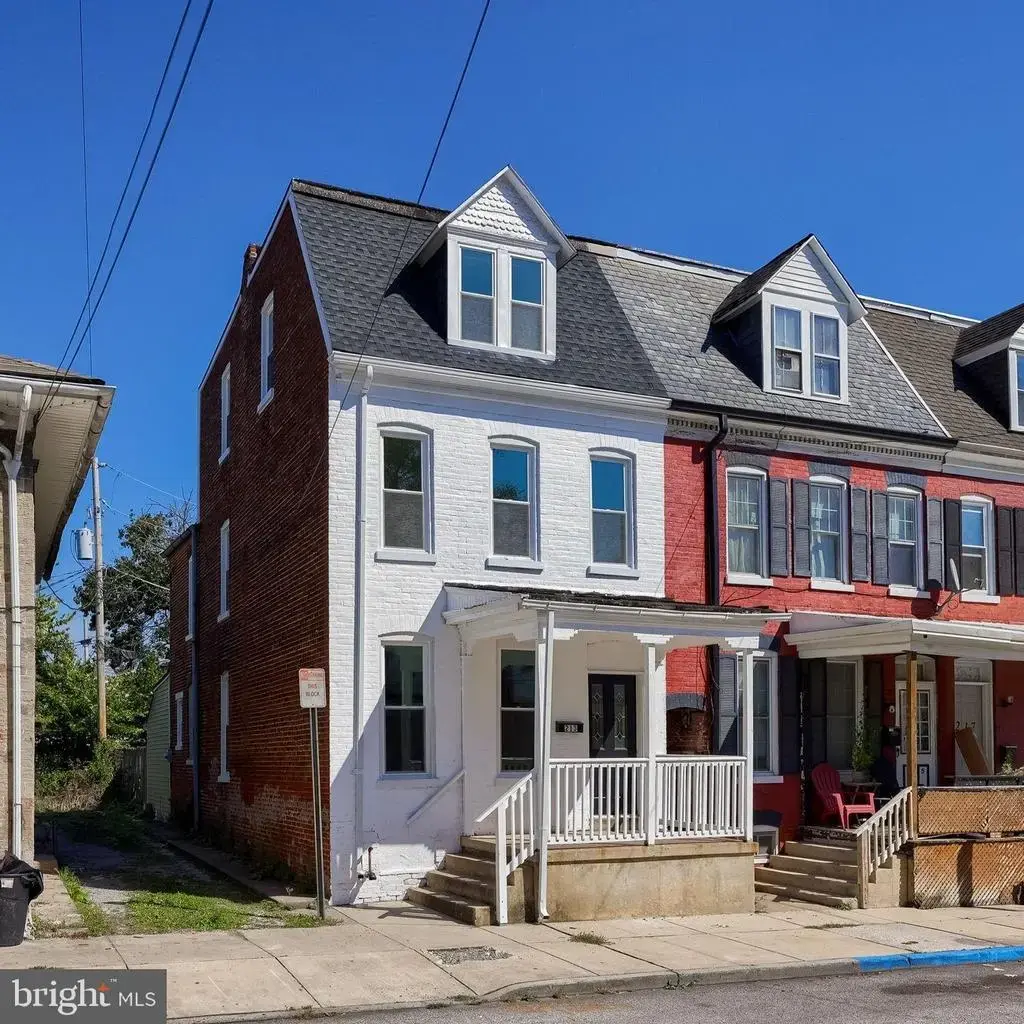 213 S West St, YORK