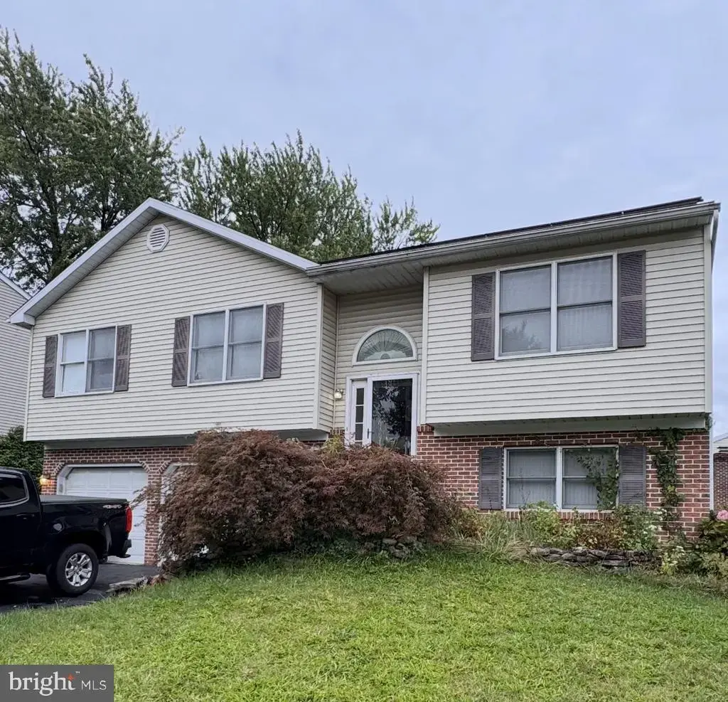 200 Fairway Dr, READING