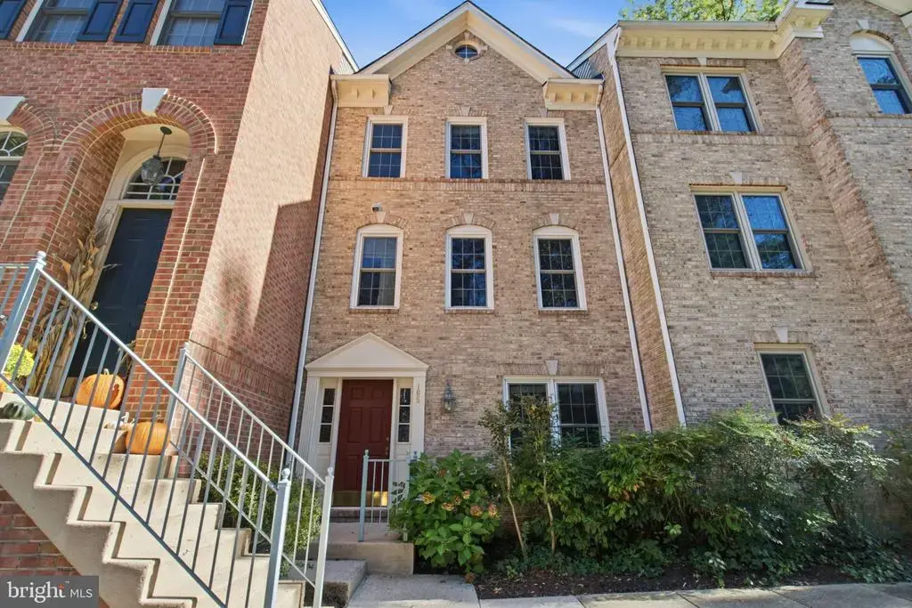 105 Rees Pl, FALLS CHURCH