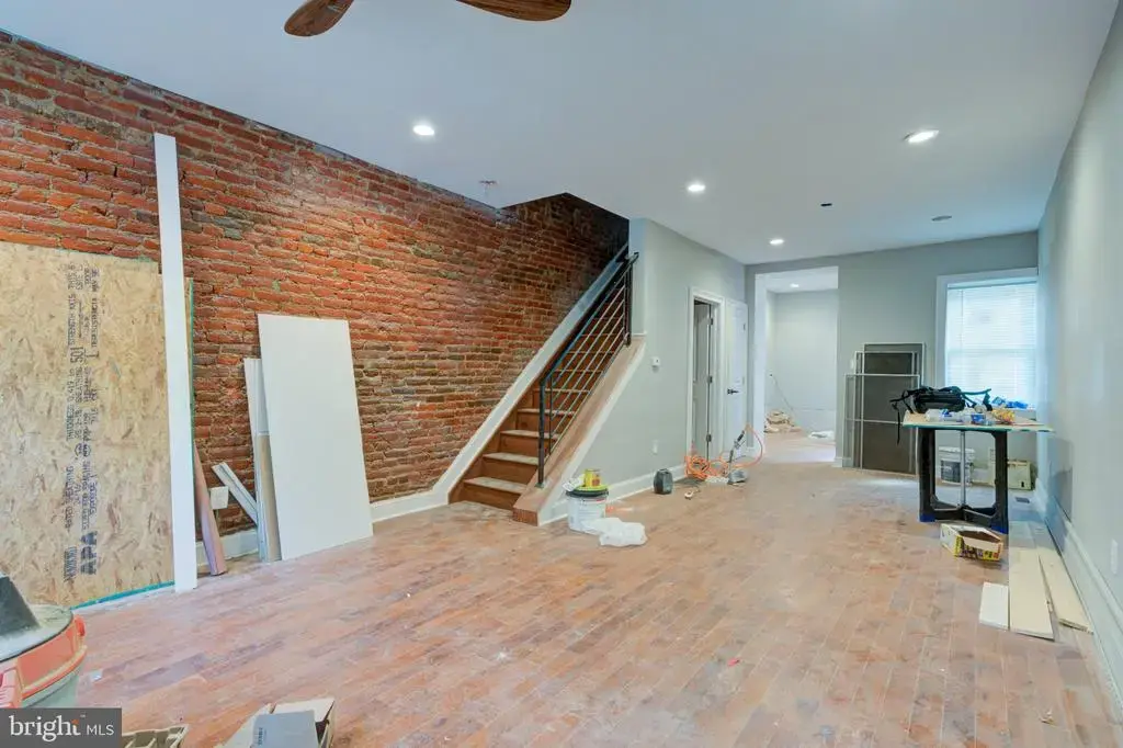 2463 Amber St, PHILADELPHIA