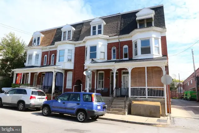 123 N State St, York