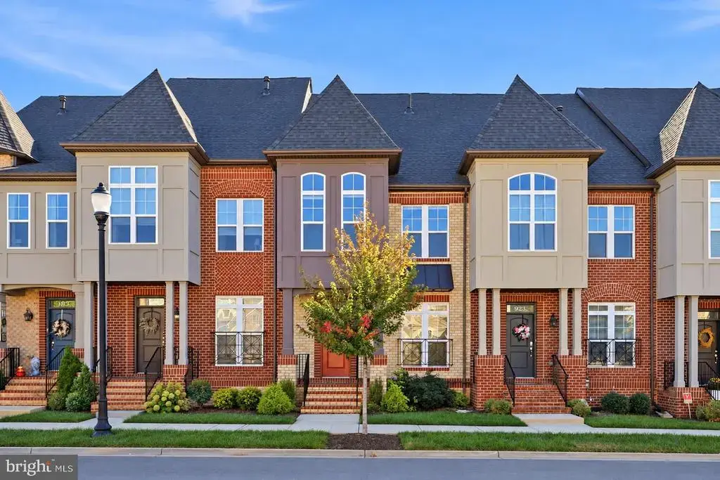 921 Holden Rd, FREDERICK