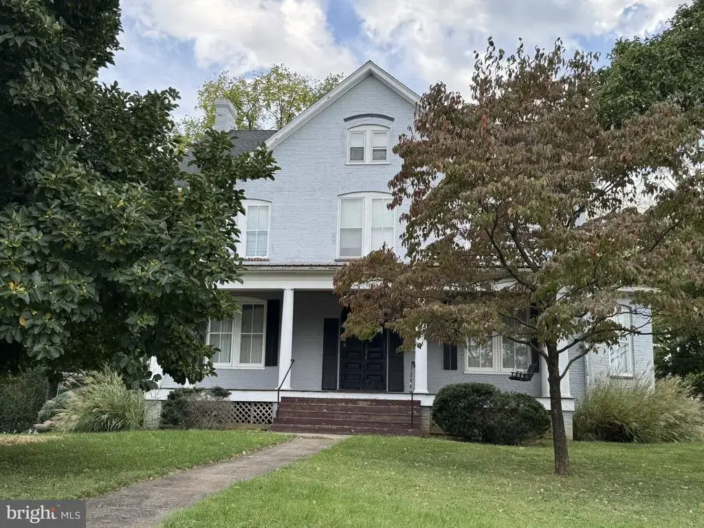 525 E Washington St, CHARLES TOWN