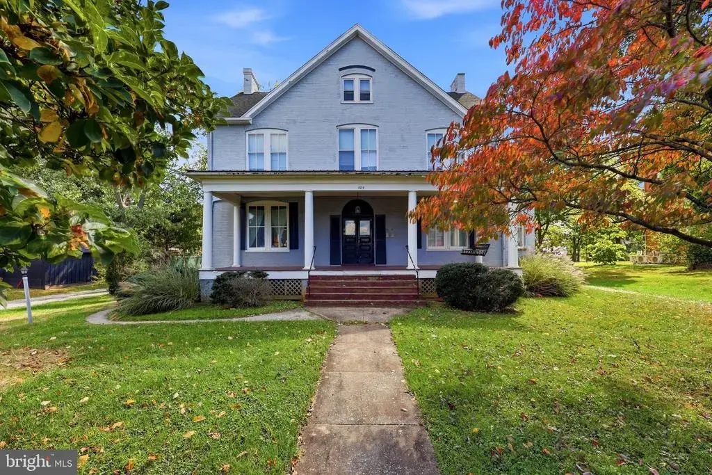 525 E Washington St, CHARLES TOWN