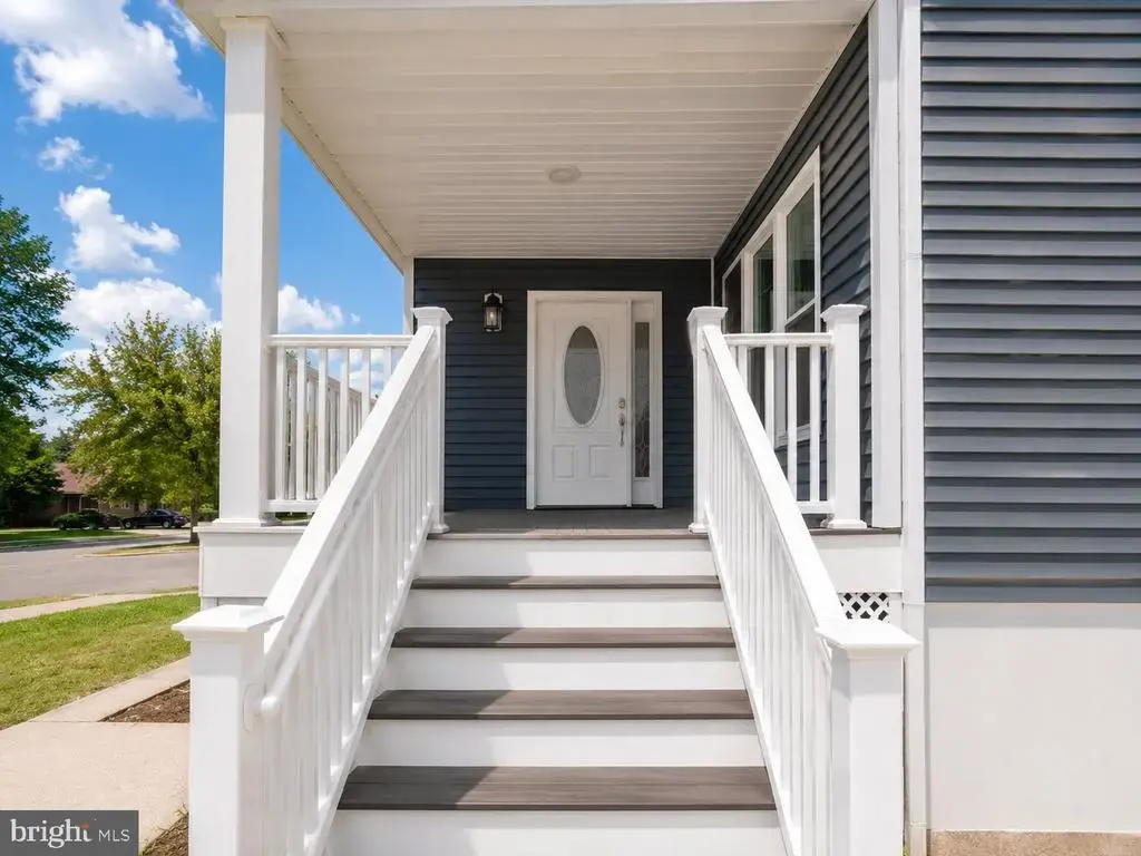 202 Palermo Ave, PLEASANTVILLE