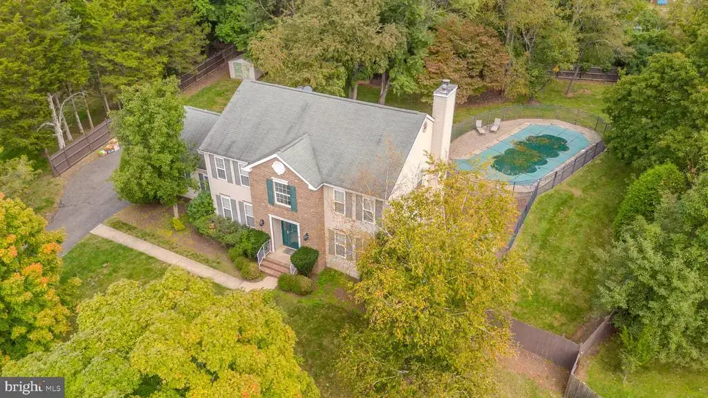 6 Fountain Dr, SOMERSET
