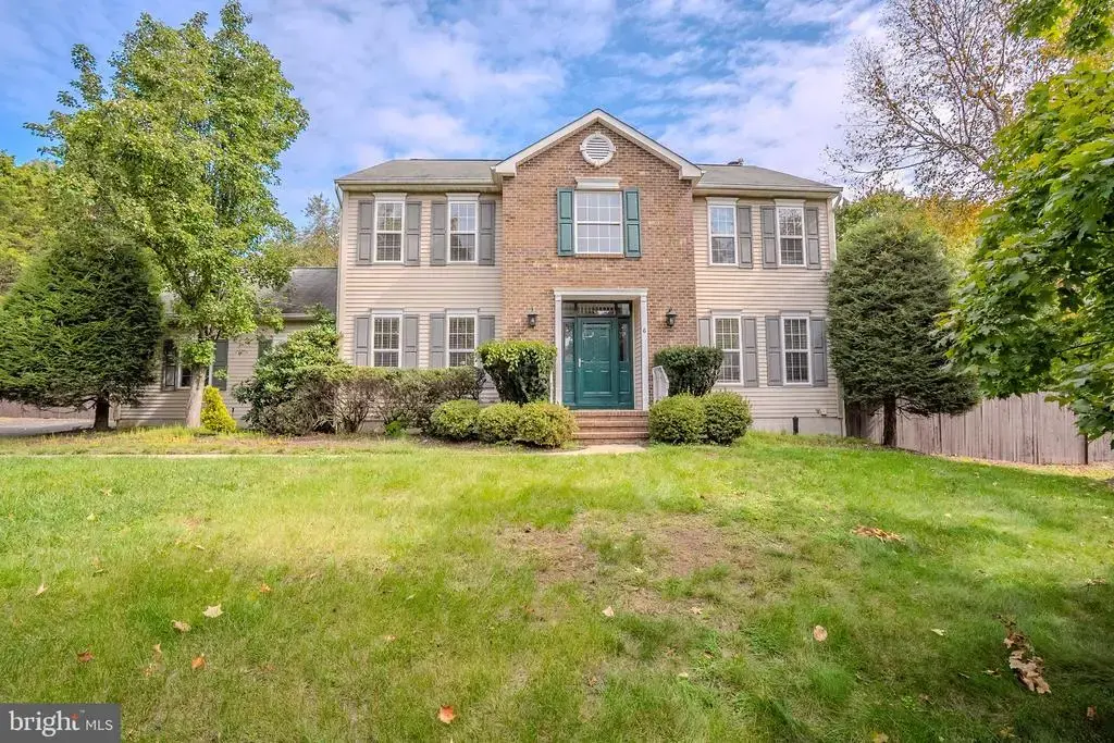 6 Fountain Dr, SOMERSET