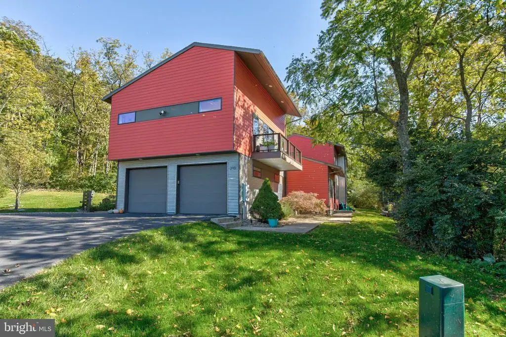 210 Meadowview Dr, STATE COLLEGE