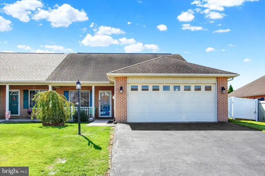 253 Lantern Ln, CHAMBERSBURG