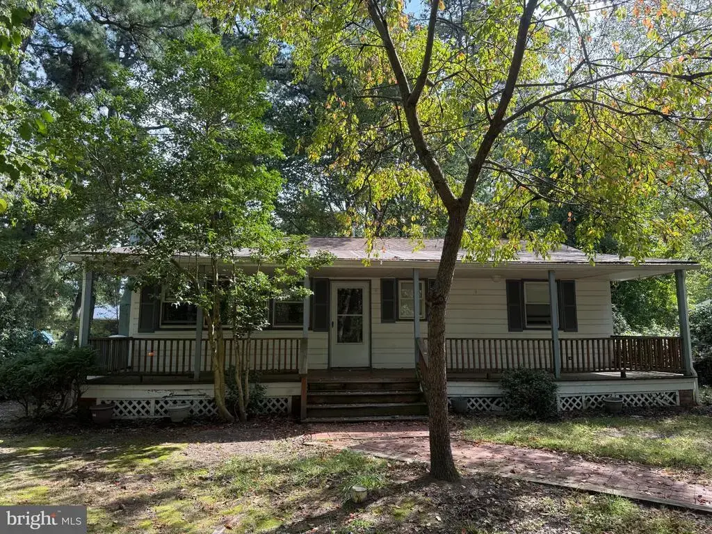 106 Pine Blvd, MEDFORD