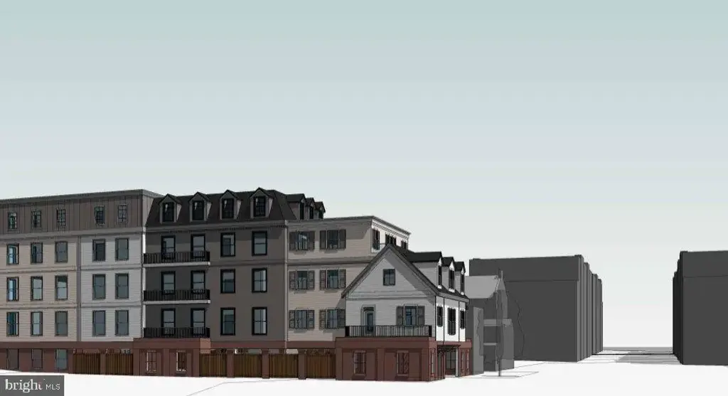 211 S King St, LEESBURG