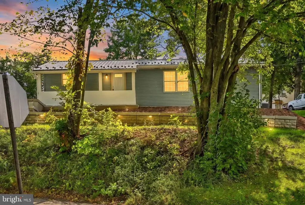 2 Brown Ln, PINE GROVE