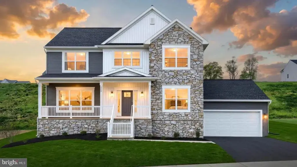 220 Copper Ridge Dr, NEWMANSTOWN