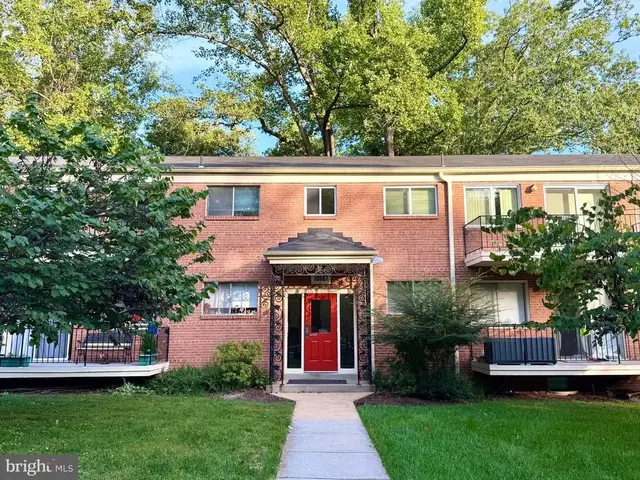10687 Weymouth St #103, Bethesda