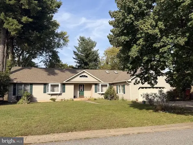 252 Greenview Dr, Dover