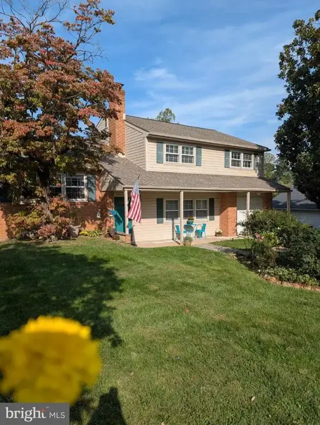 112 Saint Regis Dr, Newark