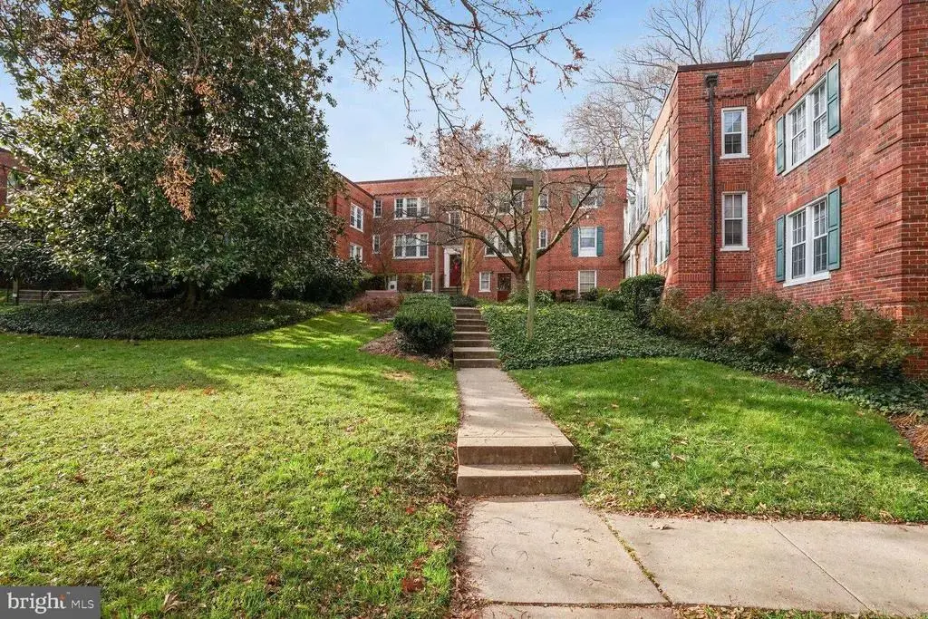 1758 N Rhodes St #6-339, ARLINGTON