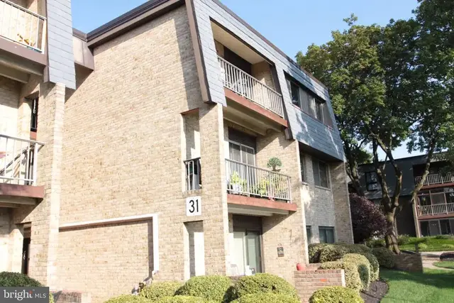 31 Stonehenge Cir #10, Pikesville