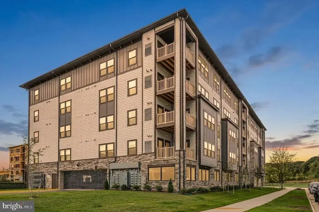 1611 Potomac Shores Pkwy #402, DUMFRIES